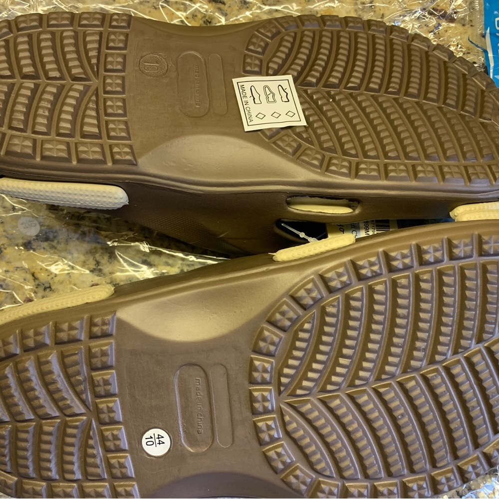 This is the AirBalance Sandals, they are brand new and ready for use.Stay bless.
